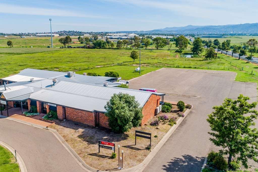 Econo Savannah Park Hotel