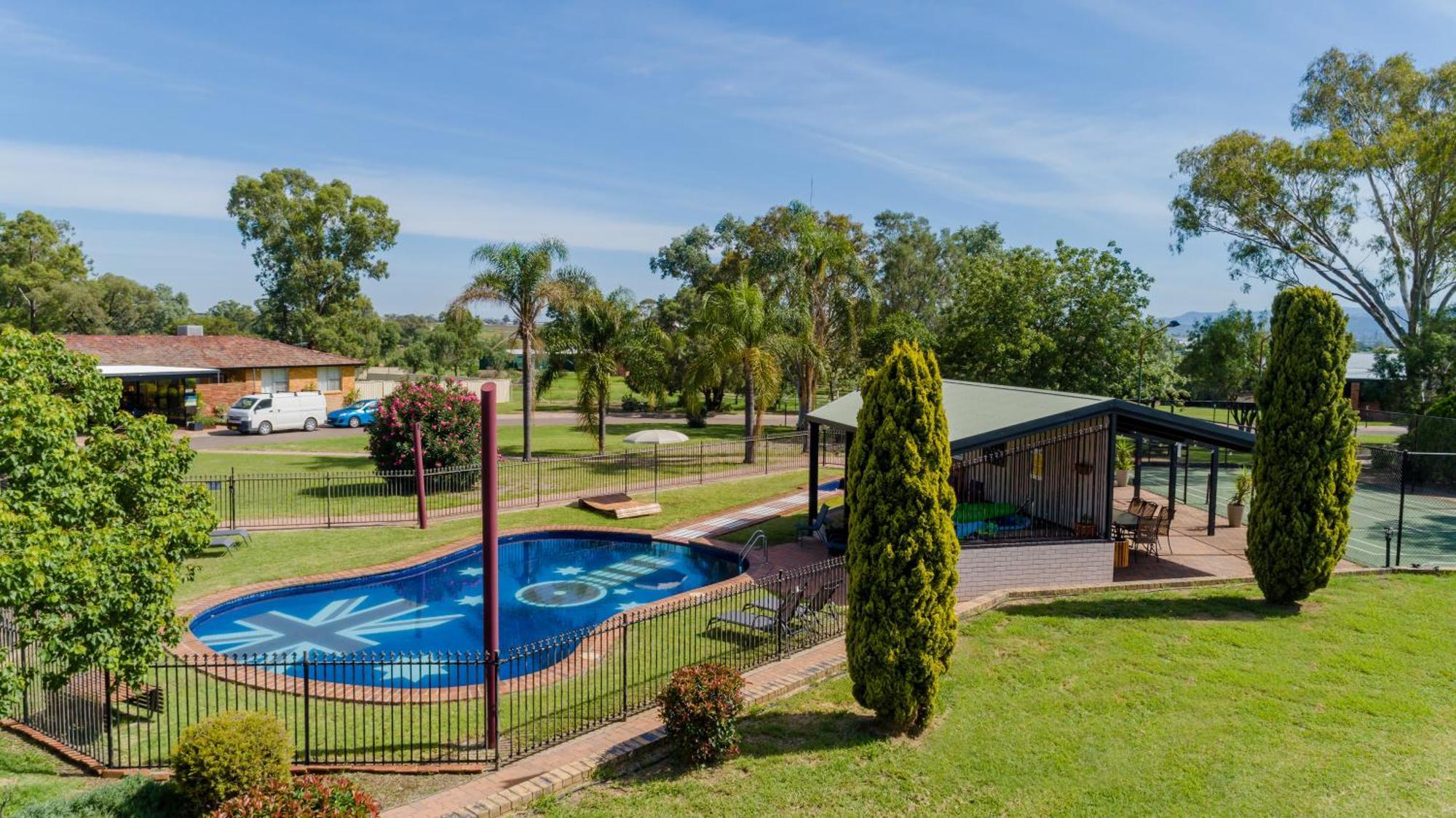 Econo Savannah Park 3*