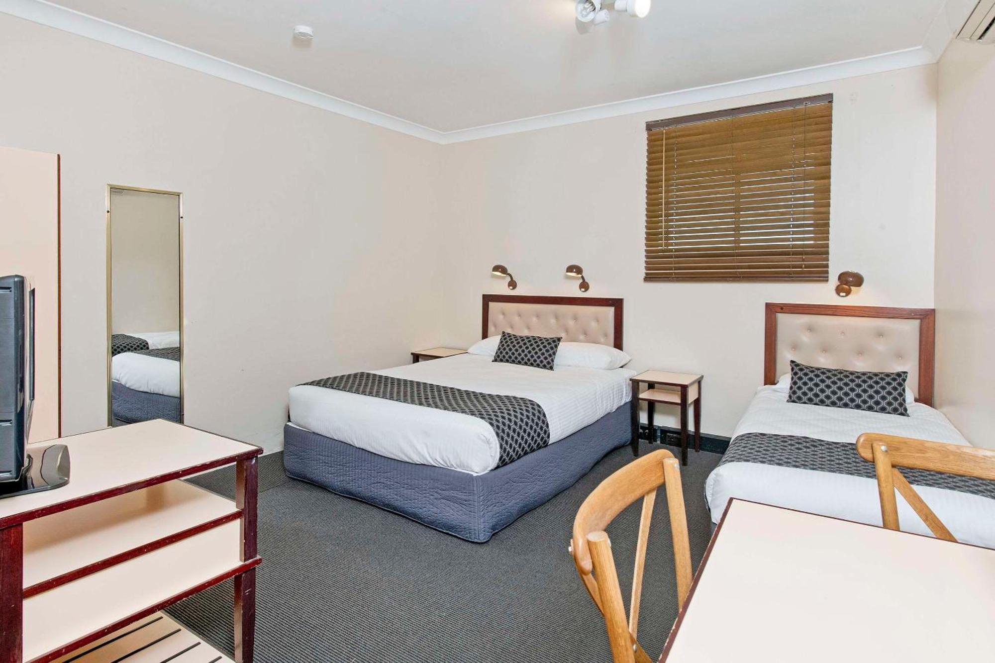 Econo Savannah Park 3*