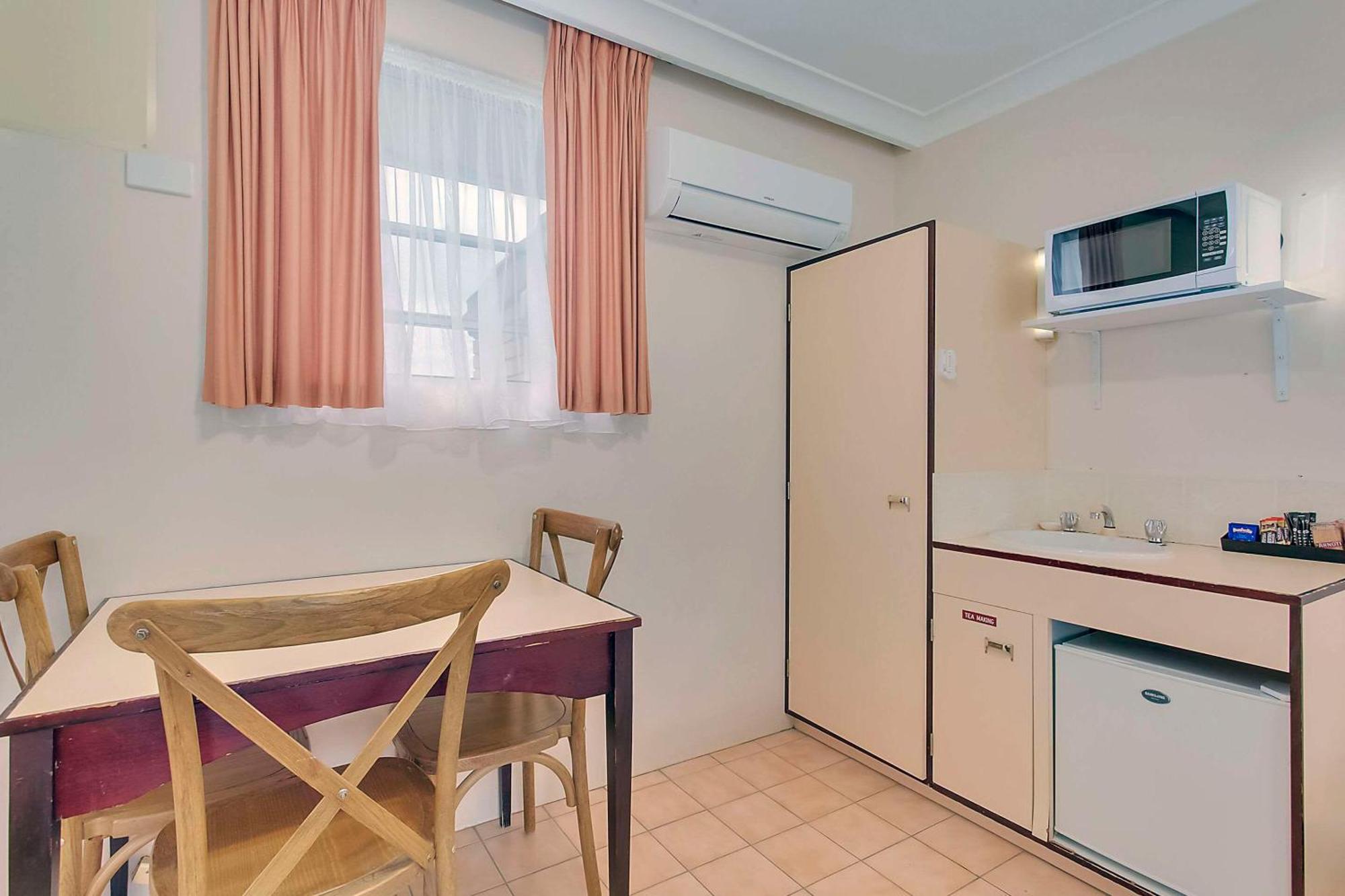 Hotel Econo Savannah Park Tamworth