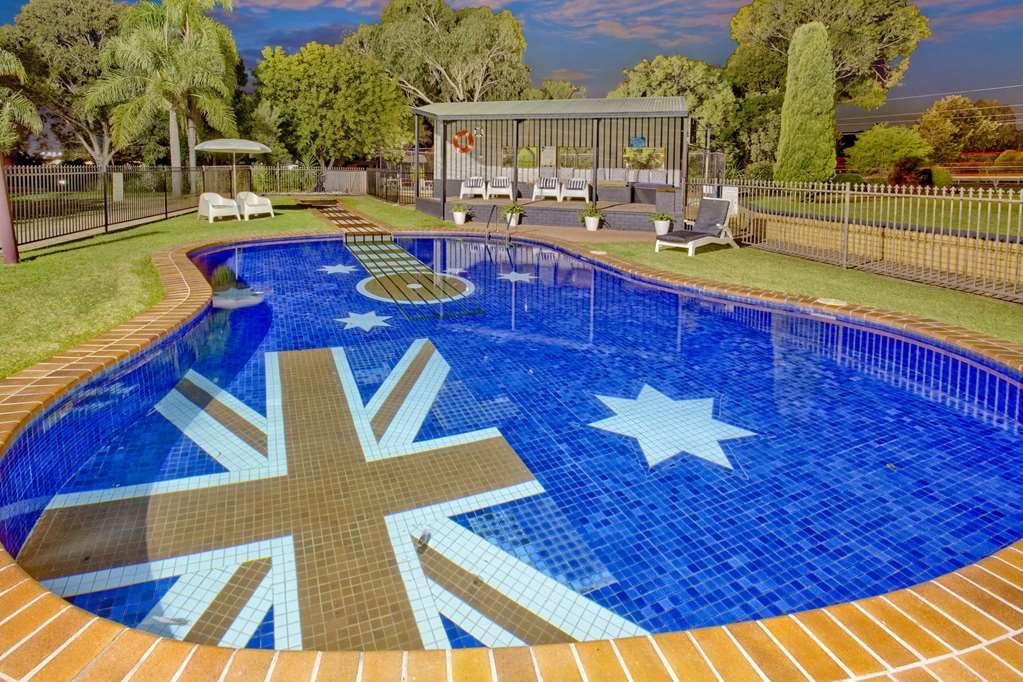 Econo Savannah Park Hotel 3*