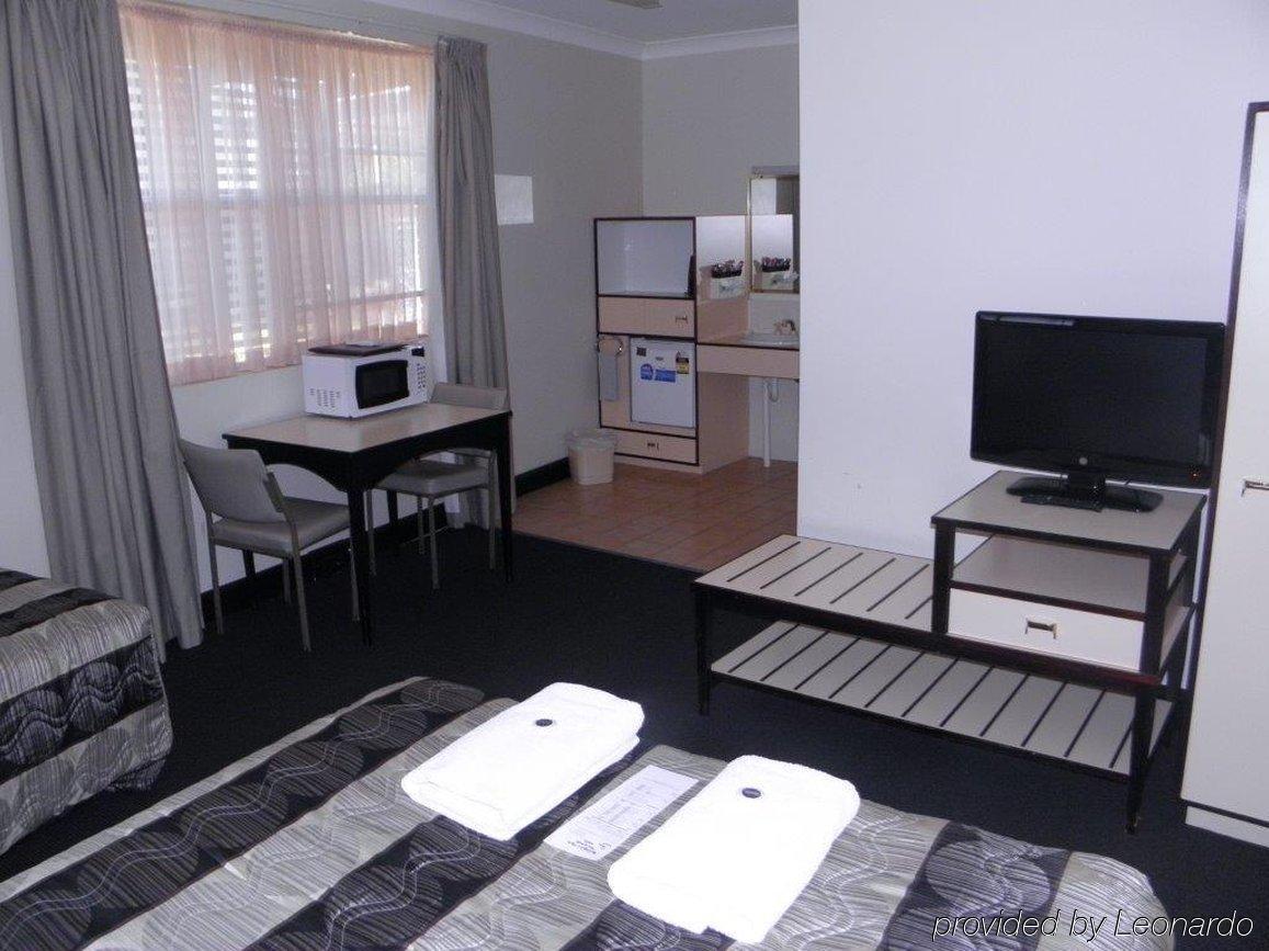 Econo Savannah Park Hotel
