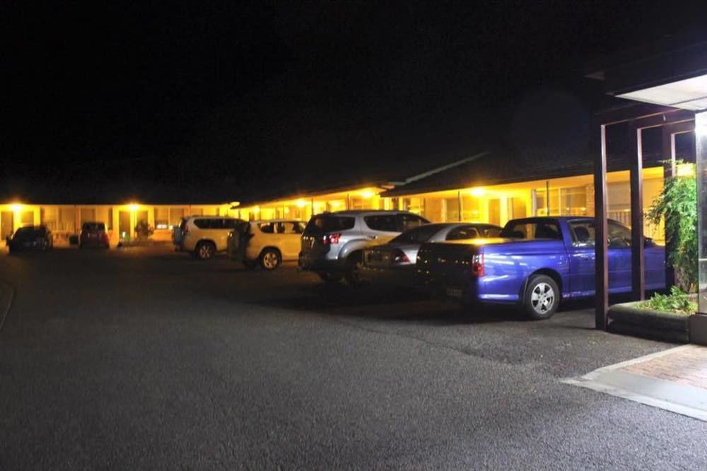 Econo Savannah Park Hotel